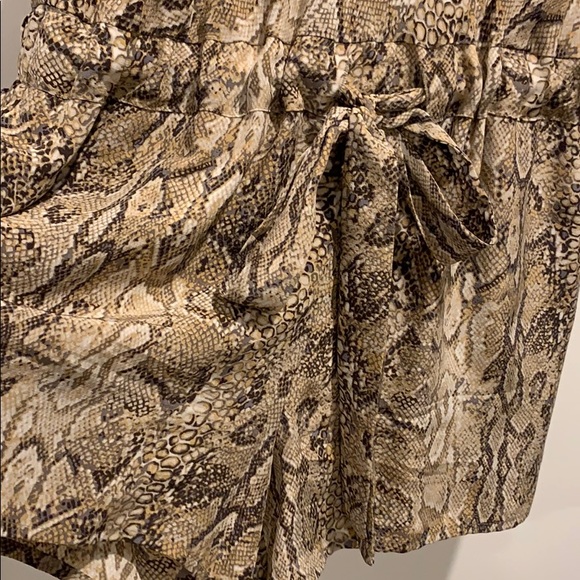 Snakeskin pattern romper - Picture 5 of 9